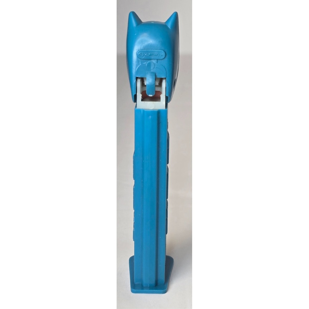 VINTAGE PEZ‎ DC COMICS "BATMAN" BLUE DISPENSER WITH FEET COLLECTIBLE EUC - Picture 2 of 5